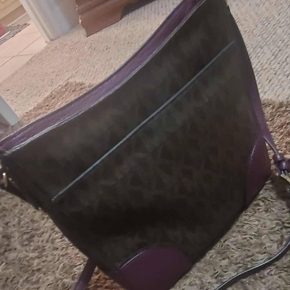 Purse - Picture 2 of 3